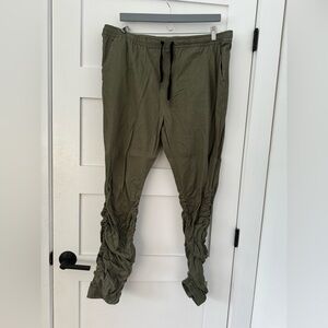 Brooklyn Cloth Men's Olive Joggers